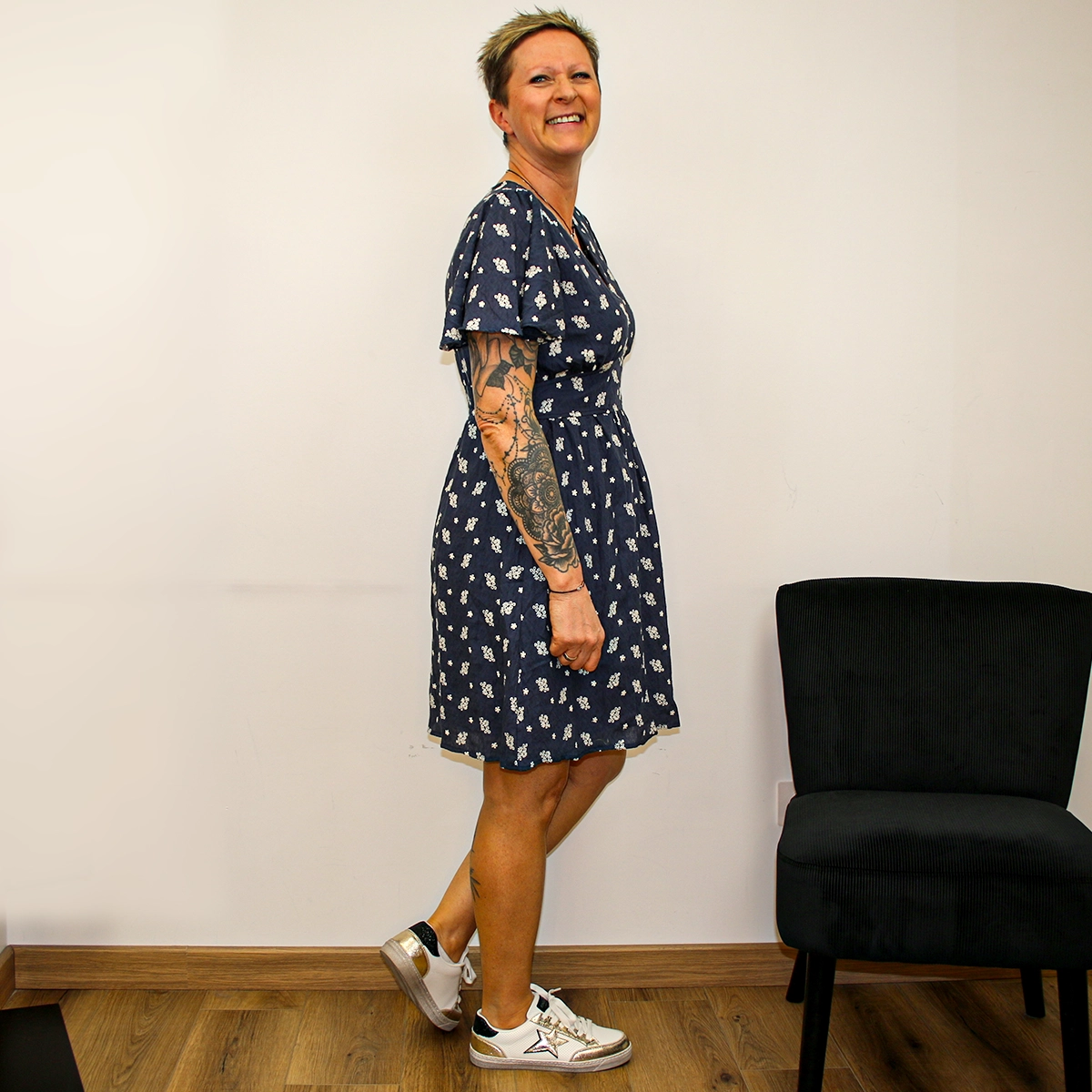 Robe courte fluide fleurie : Le guide look de votre été